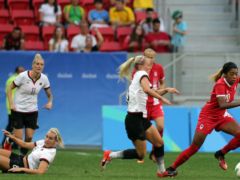 "Sports Center" meinte zur Leistung Deutschen Frauenfußball-Mannschaft nach einem Match: "Es war so, die jungen Damen haben sich alle abgewendet, sie wollten nicht in den Zweikampf. Vielleicht wollten sie sich nicht die Frisur ruinieren – das wäre möglich." Dabei geben die Spielerinnen immer alles. (Bild-Copyright: Eraldo Peres/AP Photo)