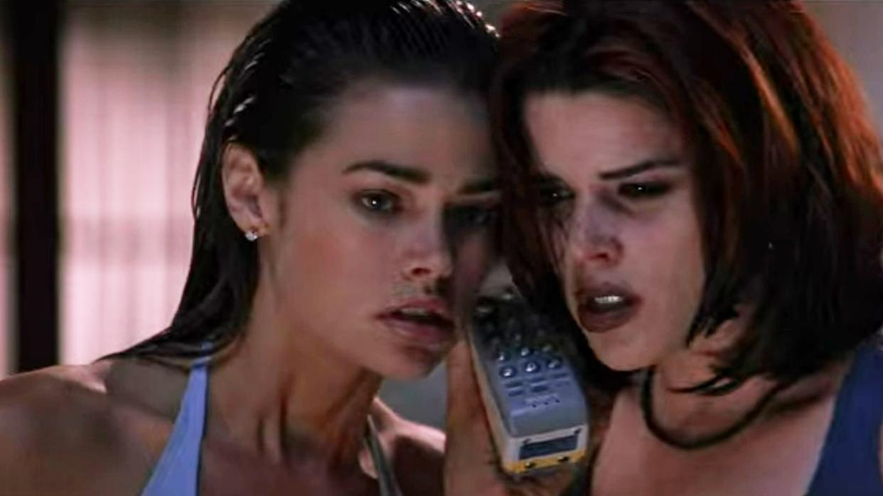  Denise Richards and Neve Campbell in Wild Things. 