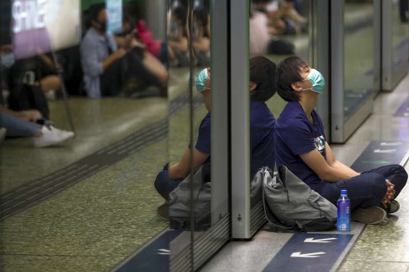 2019年8月5日，香港民眾發起「三罷」及不合作運動，港鐵多個路段被迫停駛。（AP）