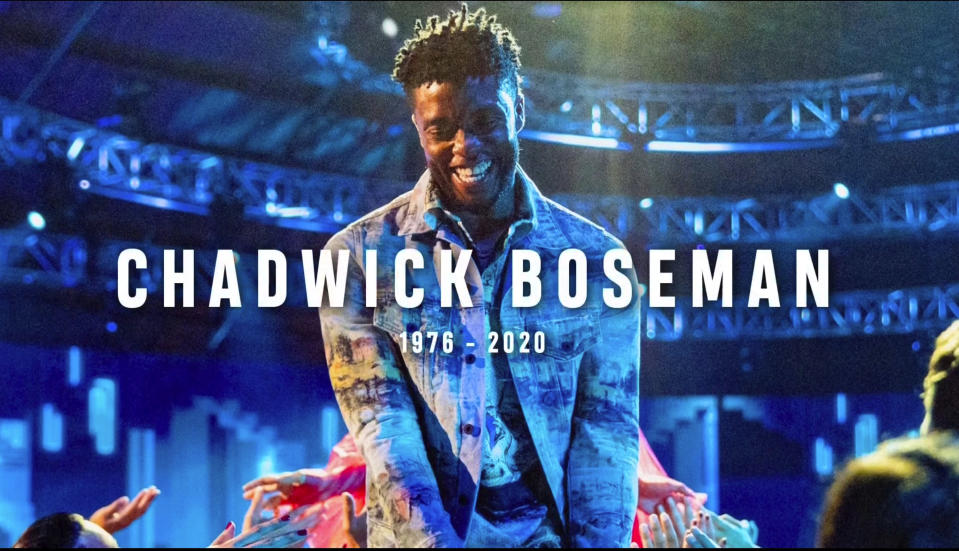 En esta imagen tomada de video y difundida el domingo 30 de agosto del 2020 por MTV, una imagen del fallecido actor Chadwick Boseman en una pantalla durante un segmento en su honor en la ceremonia de los Premios MTV a los Videos Musicales. (MTV vía AP)