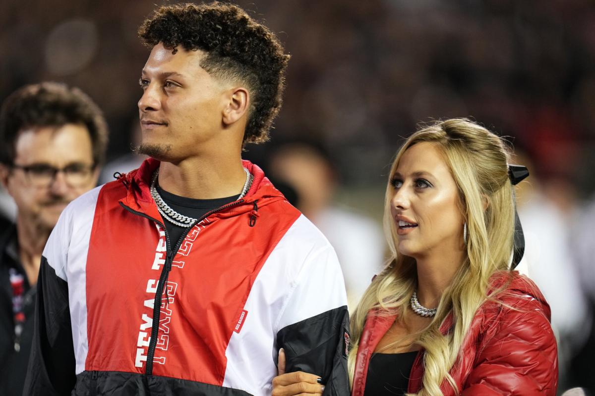 Patrick Mahomes' Mom Likes Posing in Her Bikini [PHOTOS]