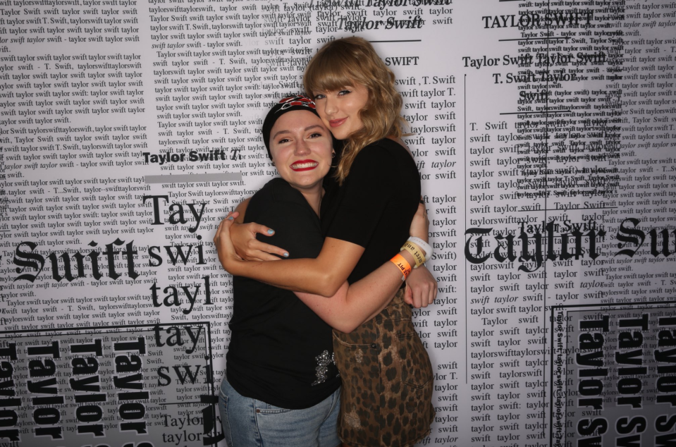 Lexi Caviston poses for a photo with Taylor Swift. (Photo: Twitter/Alexandra Ditchkus)