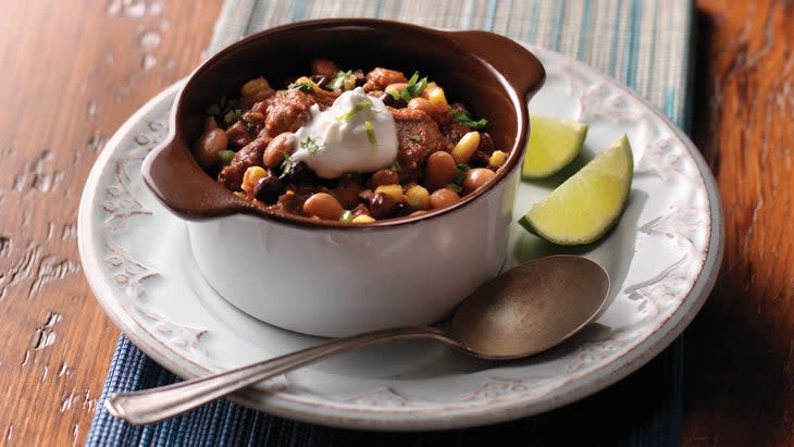 Slow-cooker mexican beef chili recipe