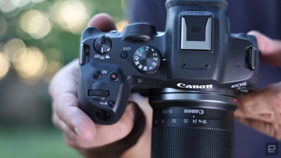 <p>Canon EOS R10 review</p> 