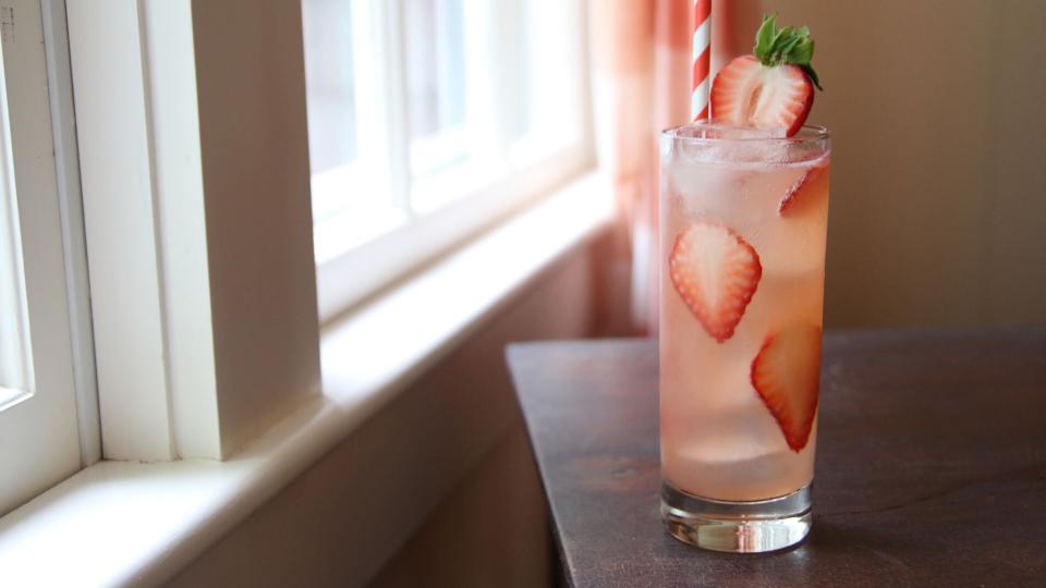 Elderflower &amp; Strawberry Cocktail