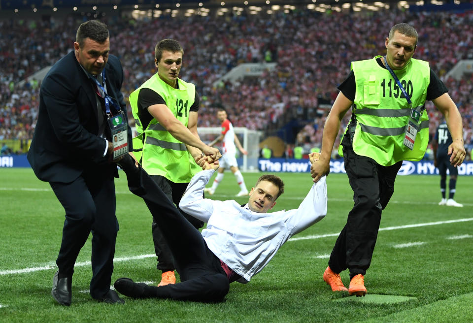 Espontáneos interrumpieron la final en el Estadio Luzhniki