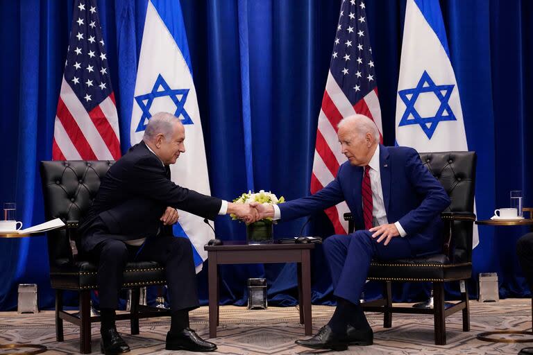 El presidente estadounidense, Joe Biden se reúne con el primer ministro israelí, Benjamin Netanyahu, en Nueva York, 20 de septiembre de 2023. (AP Foto/Susan Walsh)