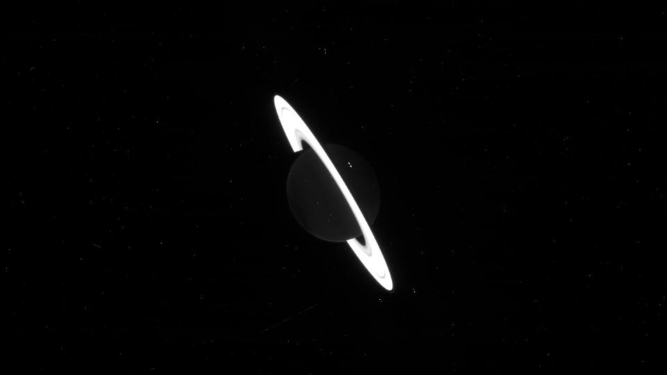 Vanishing Saturn