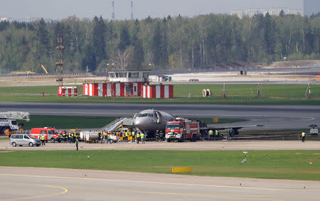Members of emergency services and investigators work at the scene of an incident involving an Aeroflot Sukhoi Superjet 100 passenger plane at Moscow's Sheremetyevo airport, Russia May 6, 2019. REUTERS/Tatyana Makeyeva