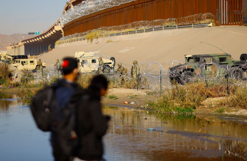 Members of the Texas National Guard stand guard on the banks of the Rio Bravo river with the purpose of reinforcing border security and inhibiting the crossing of migrants into the United States