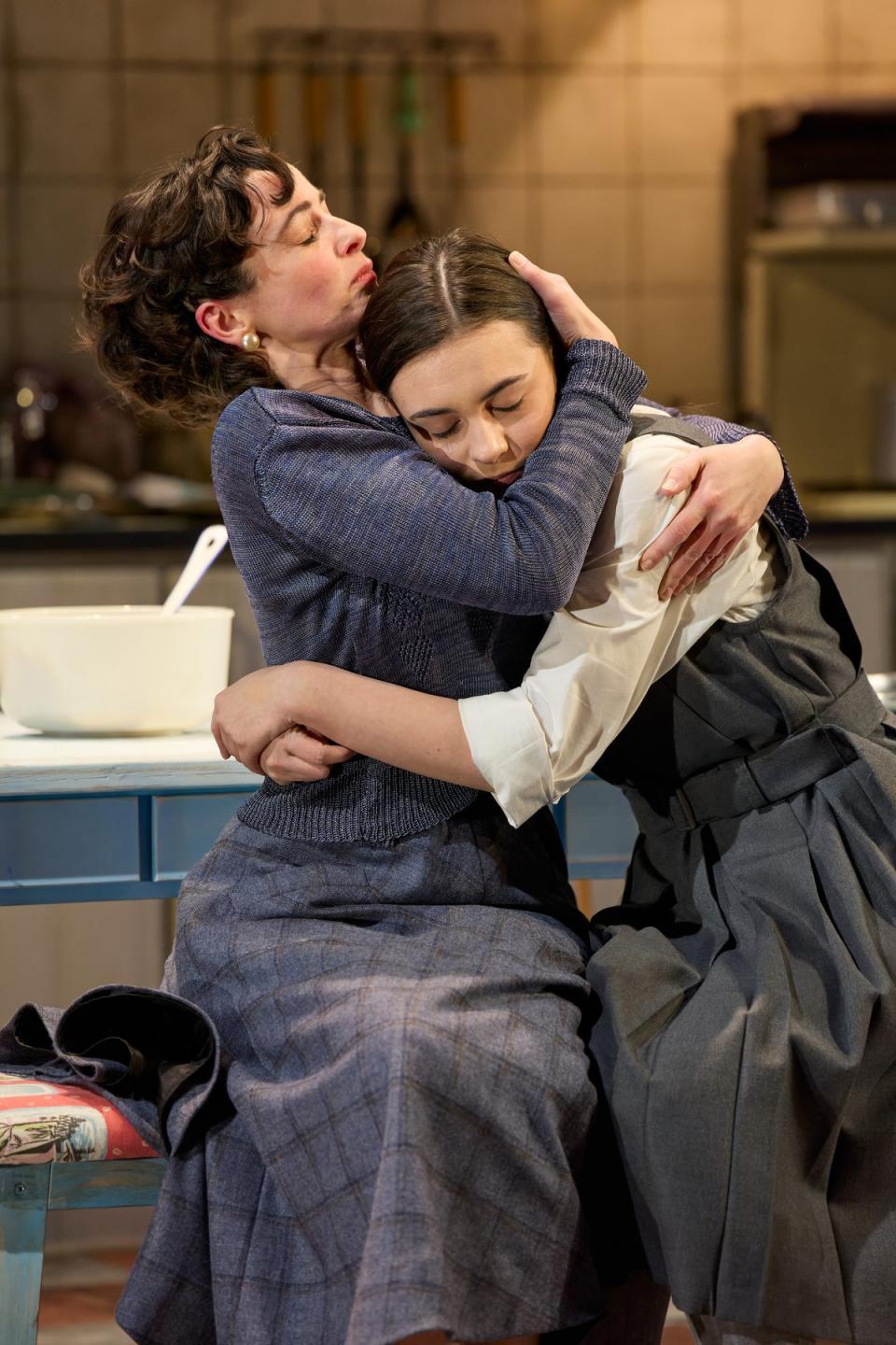 Laura Donnelly as showbiz matriarch Veronica Webb, alongside cast member Lara McDonnell, in ‘The Hills of California' (Photo by Mark Douet)