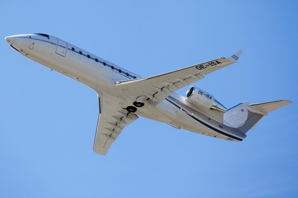 Bombardier Challenger 850 private jet