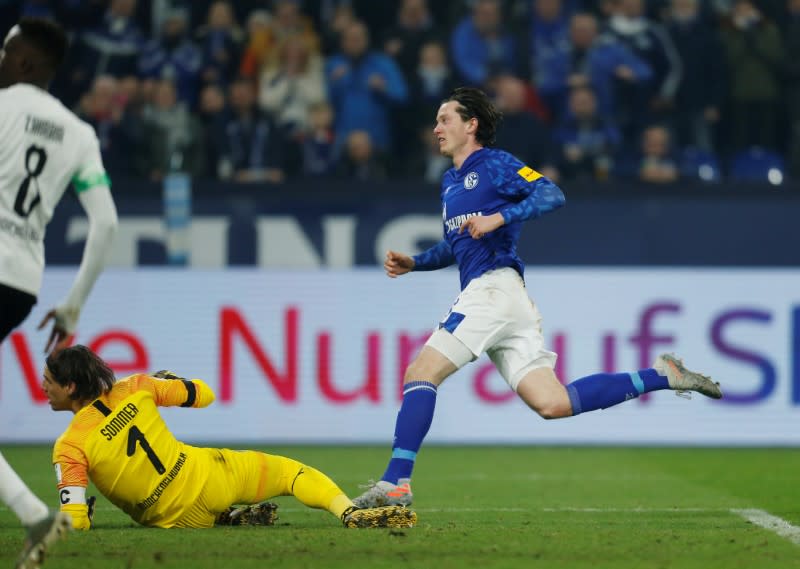 Bundesliga - Schalke 04 v Borussia Moenchengladbach