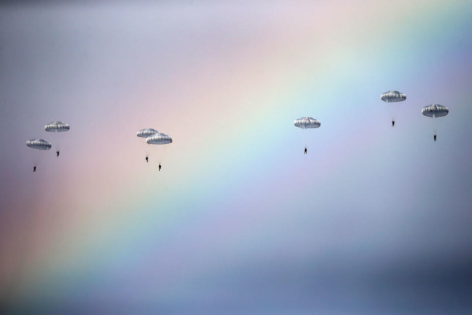 Russian paratroopers jump in Kovin, Serbia