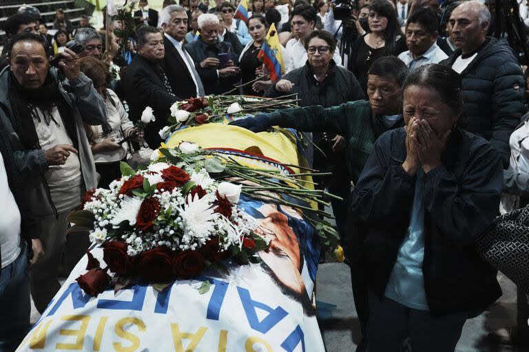El funeral de Fernando Villavicencio, asesinado a balazos