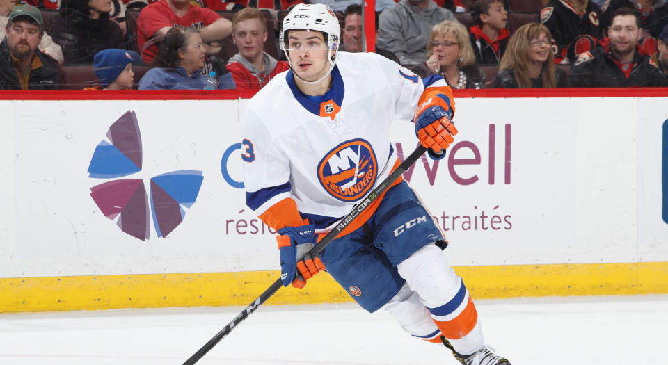 Mathew Barzal is the winner of the 2017-18 Calder Memorial Trophy. (Photo by Andre Ringuette/NHLI via Getty Images)