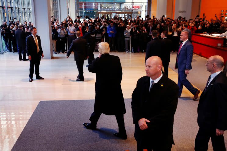 U.S. President elect Donald Trump waves as he departs the lobby of the New York Times building after a meeting in New York, U.S., November 22, 2016. (Photo: Lucas Jackson/Reuters)