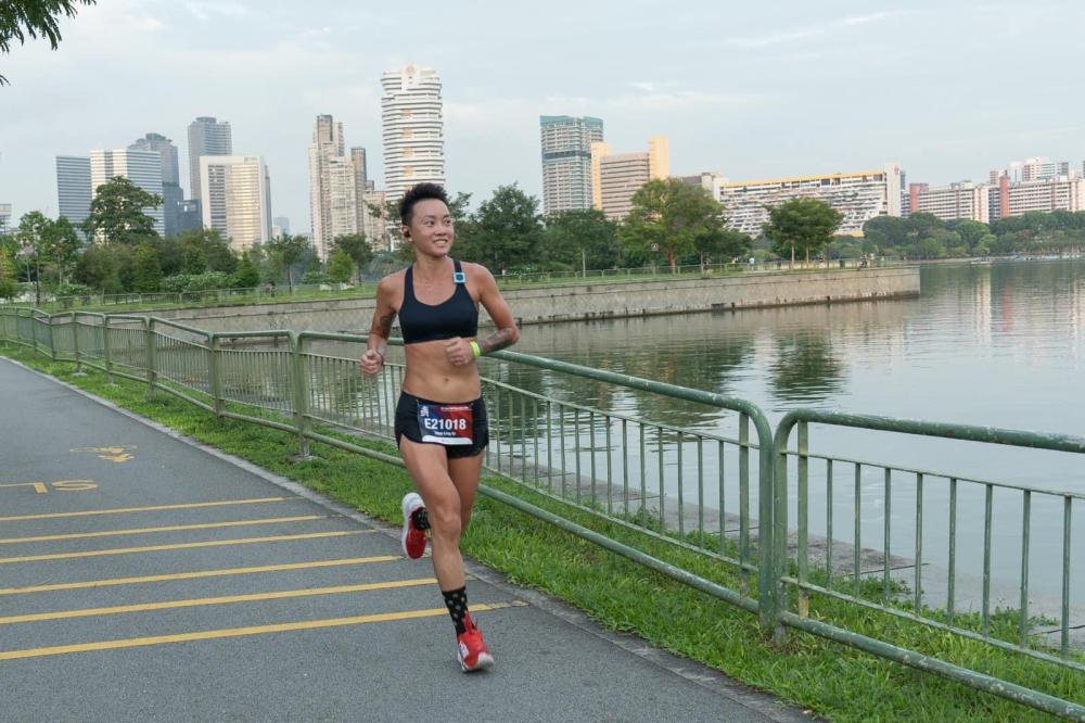 103.1 Brigada News FM - Palawan - TINGNAN  Ling Er Choo, mula sa bansang  Singapore ang first Female na nakatapos sa Ironman 70.3 sa Puerto Princesa  City. Si Choo ay 35