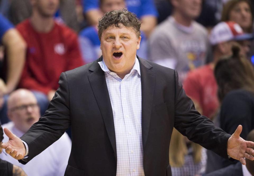 Oakland coach Greg Kampe has the Golden Grizzlies in the NCAA Tournament for the fourth time.