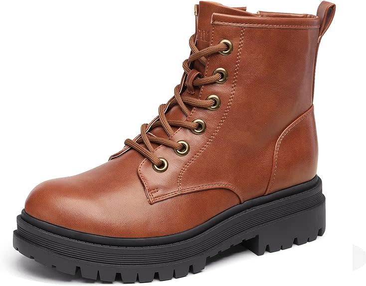 DREAM PAIRS Women’s Lace up Platform Ankle Boots. Image via Amazon.