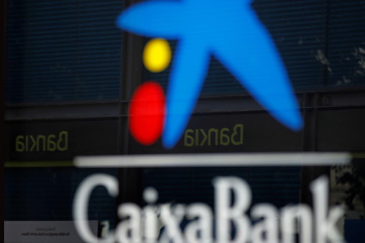 Qué es la fusión por absorción de Caixabank y Bankia