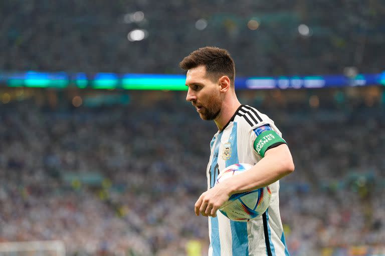 Messi se hace dueño de la pelota cuando el equipo tiene la iniciativa y arropa futbolísticamente a su capitán.