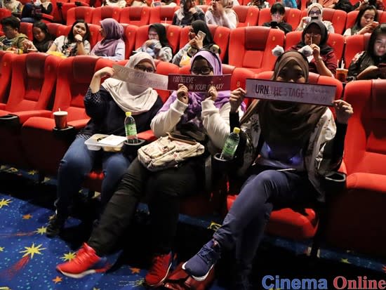 These fans were willing to seat at the front row as long as they got to watch the movie.