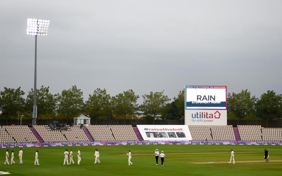 The England players walk off as rain stops play on Day One of the 2nd #RaiseTheBat Test Match between England and Pakistan at The Ageas Bowl on August 13, 2020 in Southampton, England - Getty Images Europe