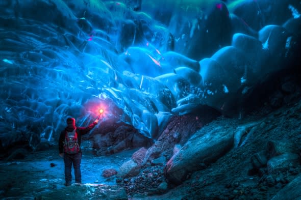 Alaskan-ice-cave-pictures-could-collapse-any-minute