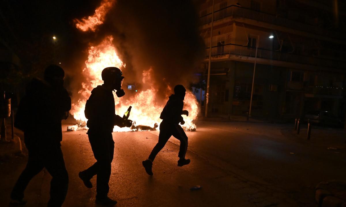 Les dirigeants roms appellent au calme après la deuxième journée de violences de protestation en Grèce