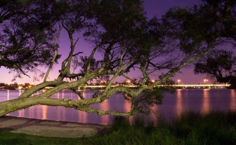 Night scene at the Rossmoyne foreshore. Shot with the E 18-200mm F3.5-6.3 lens set on 18mm. Exposure 30.0 sec; f/10; ISO 800 on Aperture Priority.