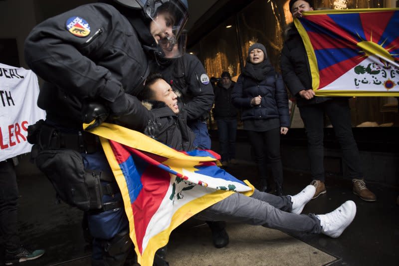 流亡瑞士的藏人抗議中國國家主席習近平到訪（AP）