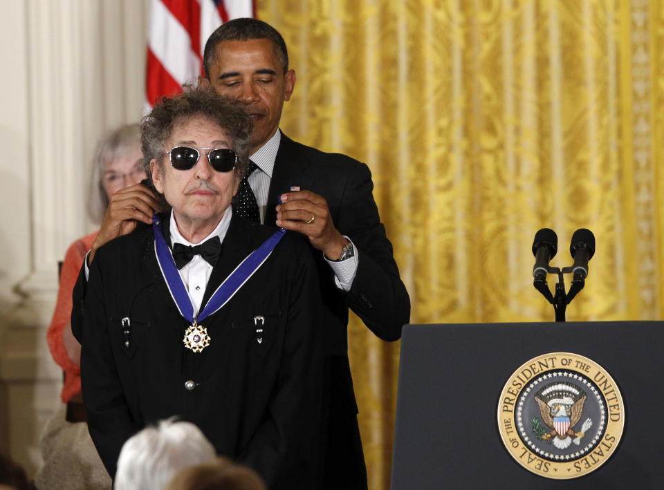 President Barack Obama presents rock legend Bob Dylan with a Medal of Freedom, Tuesday, May 29, 2012, during a ceremony at the White House in Washington. (AP Photo/Charles Dharapak)