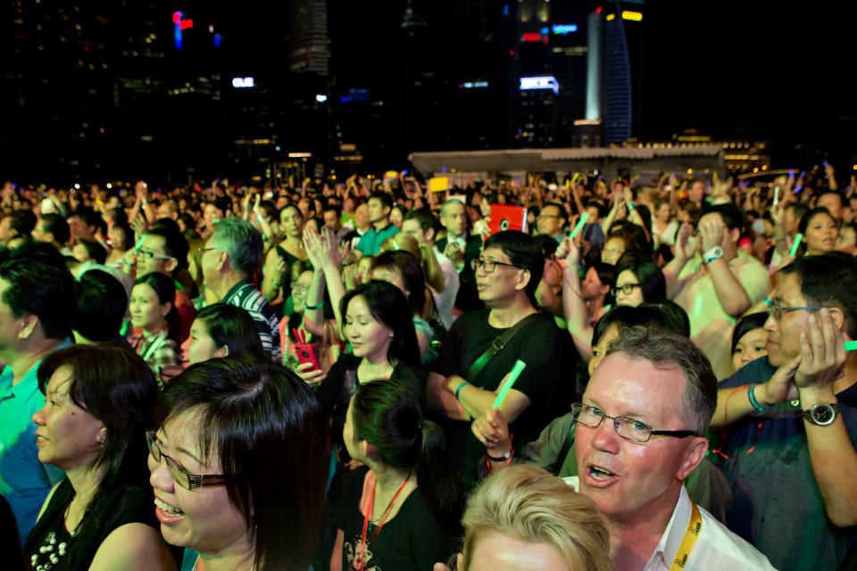 Psy performs in a free showcase at Marina Bay Sands. (Yahoo! photo)