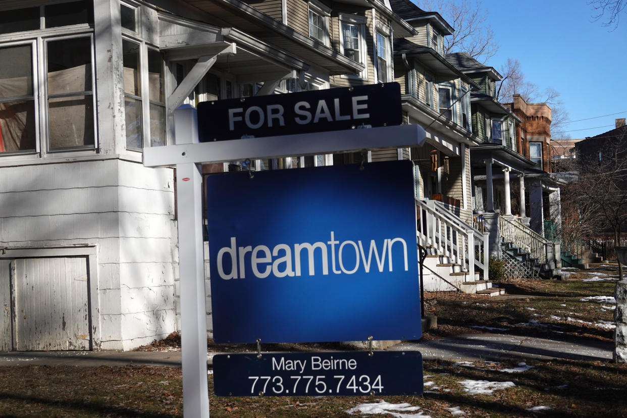 CHICAGO, ILLINOIS - JANUARY 20: A home is offered for sale on January 20, 2022 in Chicago, Illinois. Nationwide, existing-home sales declined 4.6% in December from the prior month. This drop in sales is mostly attributed to a shortage of homes on the market.  (Photo by Scott Olson/Getty Images)