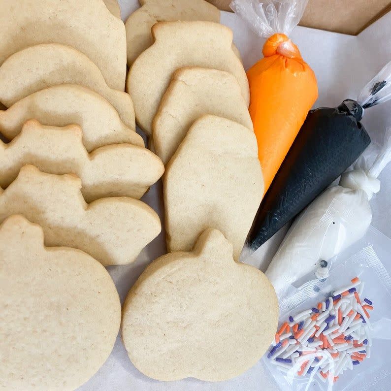 6) Halloween DIY Cookie Decorating Set