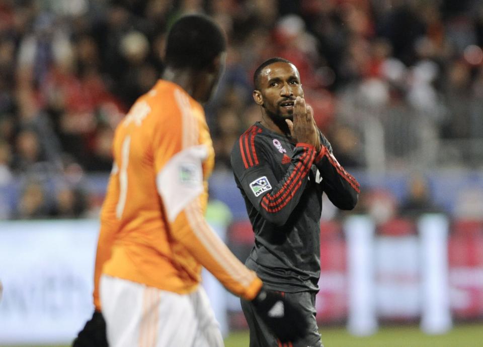 Toronto FC&#39;s Jermain Defoe, right, reacts after missing a goal against the Houston Dynamo during first-half MLS soccer game action in Toronto, Wednesday, Oct. 8, 2014. (The Canadian Press/Hannah Yoon)