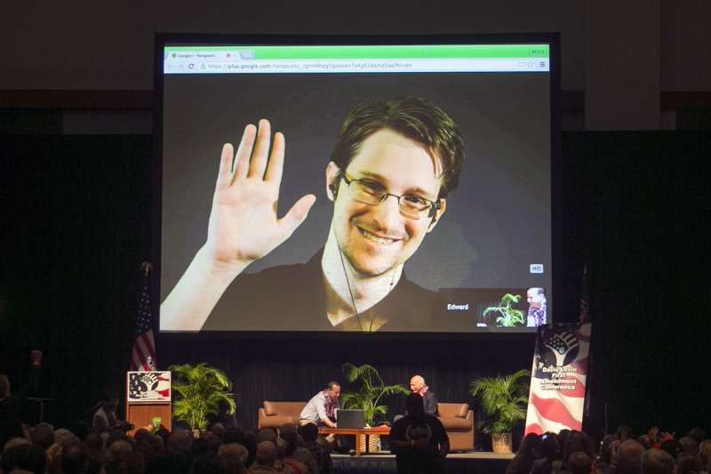 美國國安局前雇員、全球最知名揭密者史諾登（Edward Snowden），攝於2015年2月（AP）