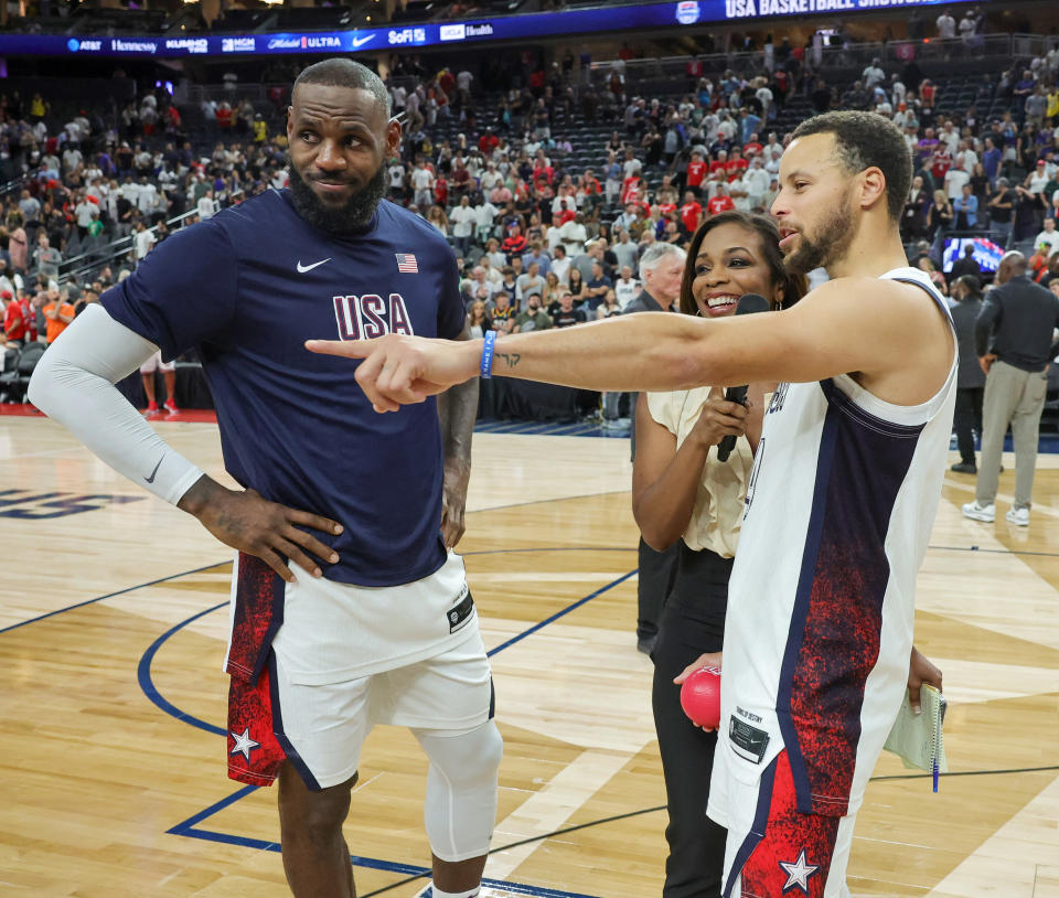 LeBron James（圖左）與Stephen Curry（圖右）在美國隊合作。（Photo by Ethan Miller/Getty Images）