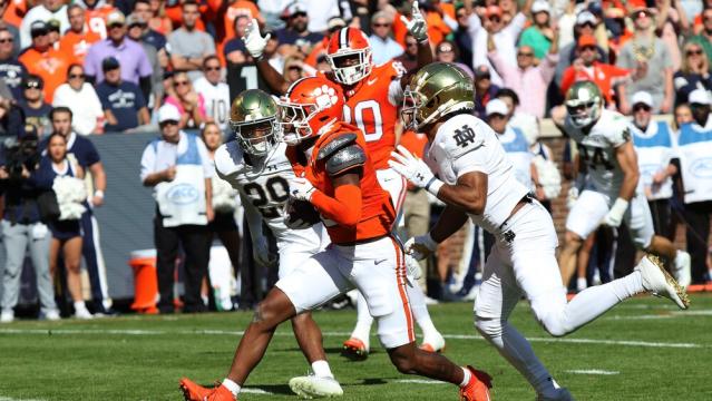 How did Notre Dame football handle its road test against Clemson?