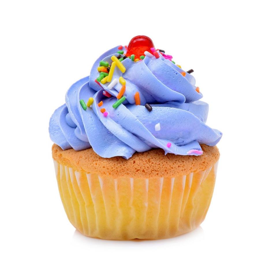 <p>With cupcake-specific bakeries like Sprinkles popping up and hotspots like Magnolia Bakery becoming bona fide tourist destinations, it suddenly became common to dig into a cupcake for a snack.</p>