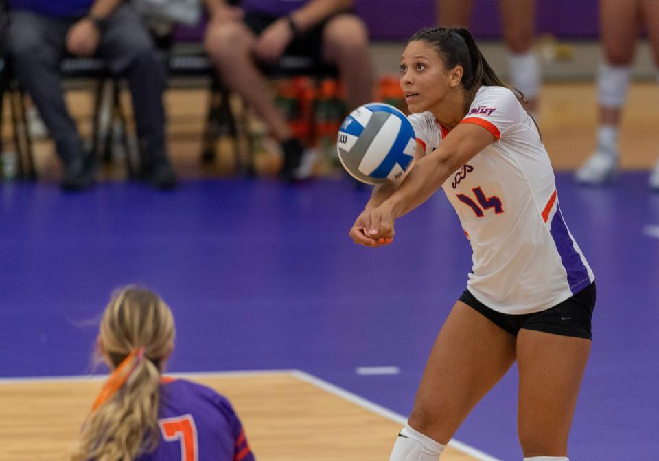 Evansville’s Alondra Vazquez (14) passes as the University of Evansville Purple Aces play the University of Southern Indiana Screaming Eagles at Meeks Family Fieldhouse in Evansville, Ind., Tuesday evening, Aug. 30, 2022. 