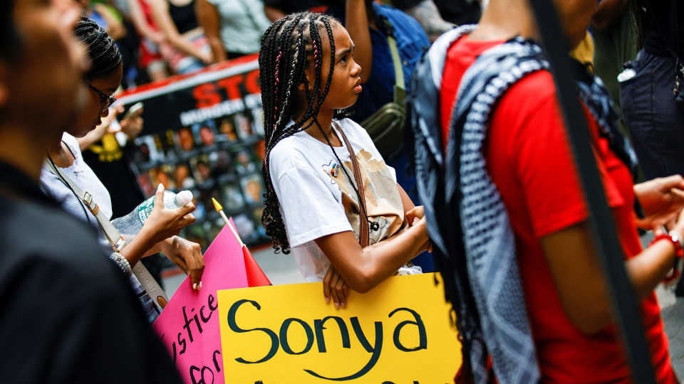 A demonstration to condemn the shooting death of Sonia Massey (Eduardo Muñoz/Reuters)