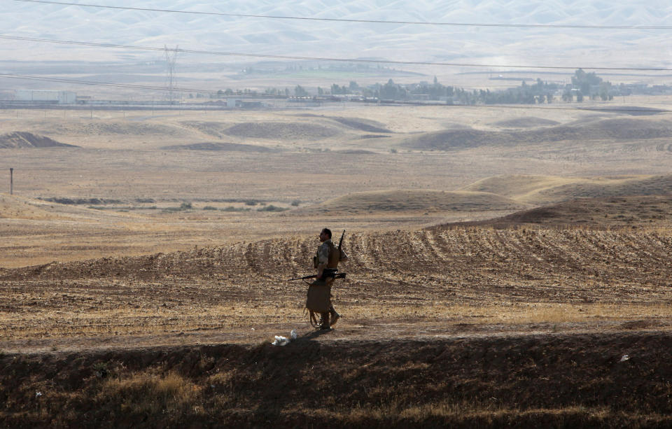 <p>A Kurdish Peshmarga fighter is seen near Altun Kupri, between Kirkuk and Erbil, Iraq, Oct. 20, 2017. (Photo: Azad Lashkari/Reuters) </p>