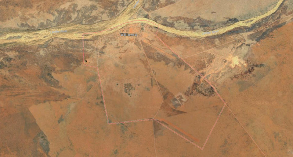Northern Territory Police found a family of four dead in remote Central Australia, believed to have perished in the extreme heat. Source: Google Maps