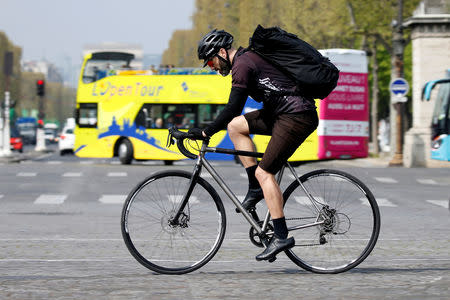 FILE PHOTO: A cycling courier delivers goods, as part of the emerging 'gig economy', in Paris, France, April 4, 2017. REUTERS/Charles Platiau/File Photo