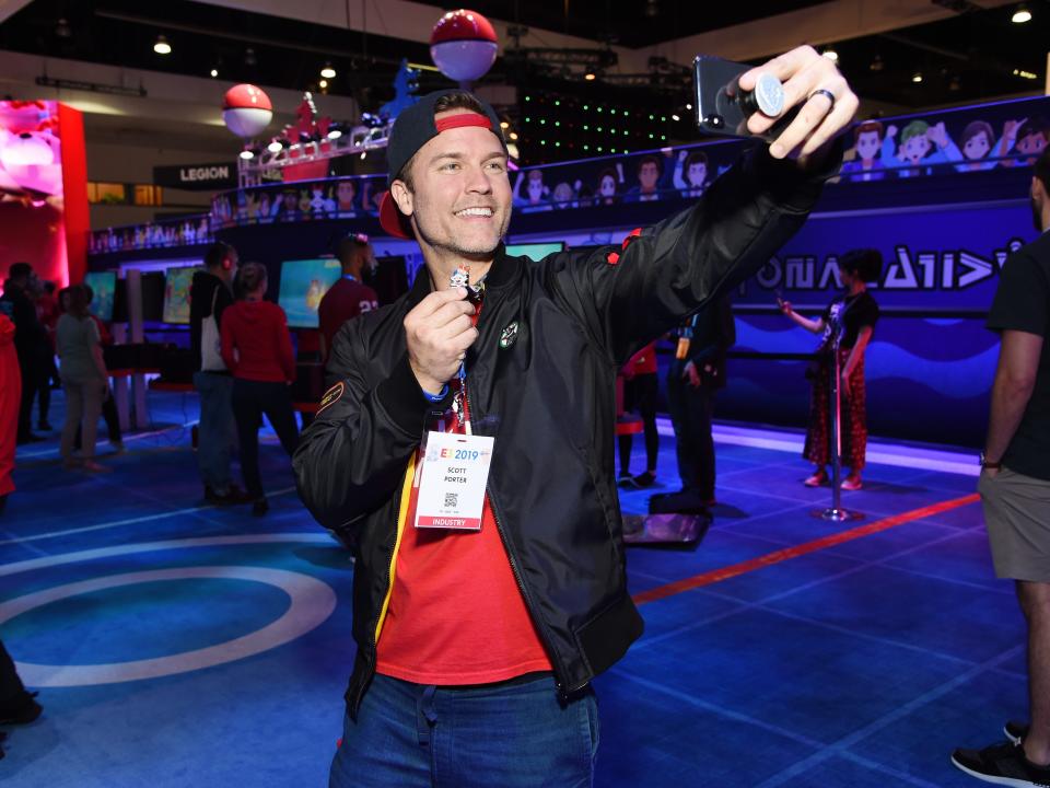 Scott Porter visits the Nintendo booth at the 2019 E3 Gaming Convention.