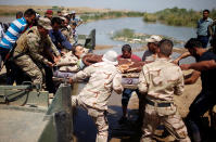 <p>A wounded displaced man is evacuated by Iraqi forces as he crosses the Tigris by a military boat after the bridge was temporarily closed, south of Mosul, Iraq, May 4, 2017. (Photo: Suhaib Salem/Reuters) </p>