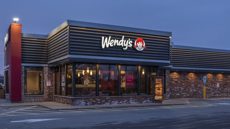 Wendy's restaurant at night