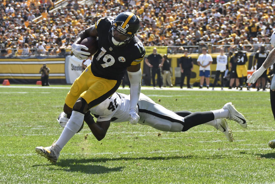 Pittsburgh Steelers wide receiver JuJu Smith-Schuster (19) gets past Las Vegas Raiders inside linebacker Cory Littleton (42) for a touchdown during the first half of an NFL football game in Pittsburgh, Sunday, Sept. 19, 2021. (AP Photo/Don Wright)